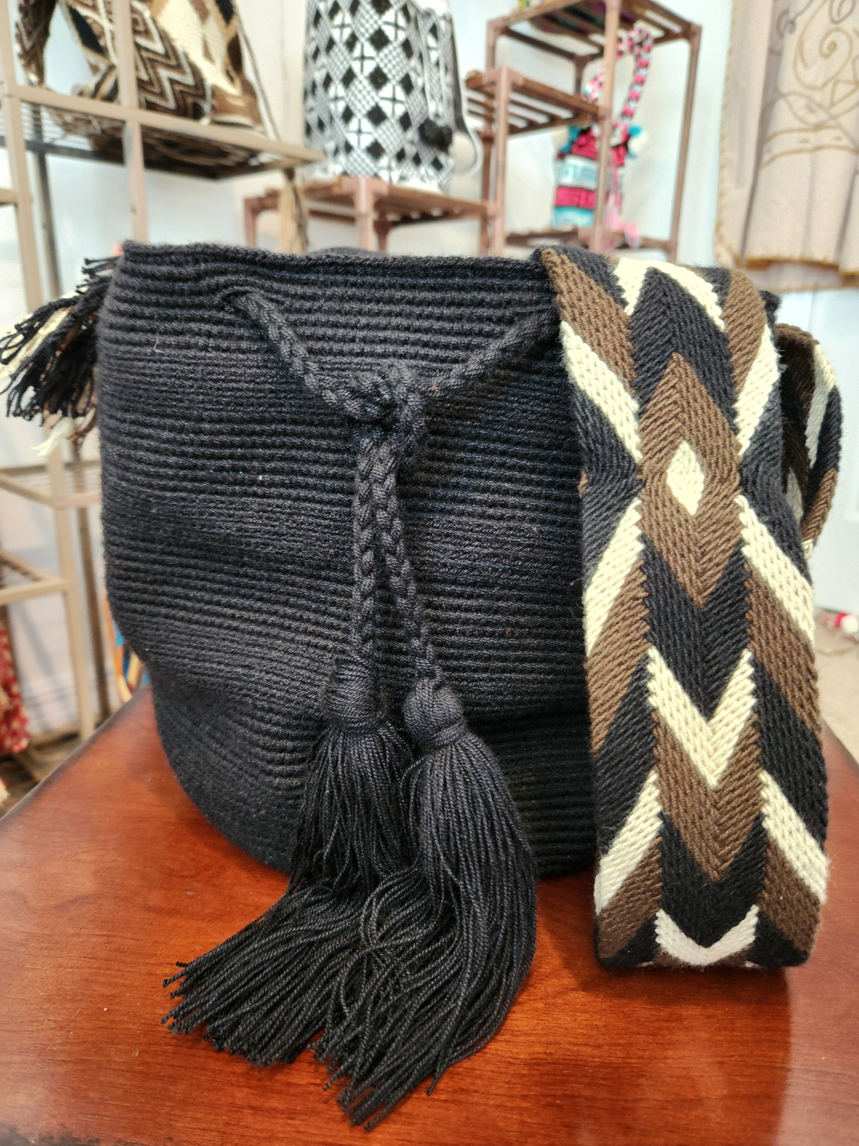 Bolsa Artesanal Wayúu - Mediana (10" a 10.5")